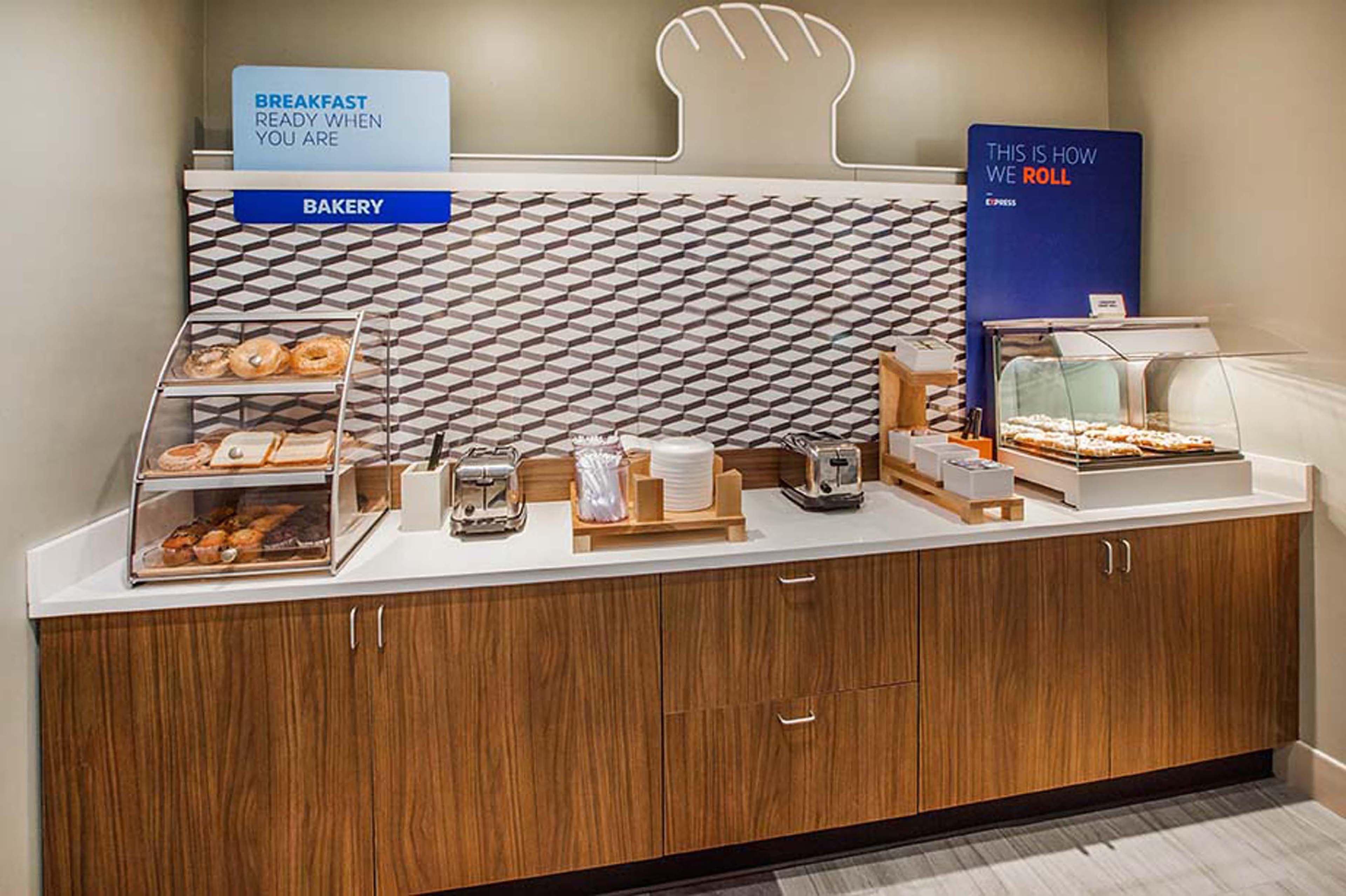 Holiday Inn Express Hotel & Suites Tampa-Anderson Road-Veterans Exp By Ihg West Chase Eksteriør bilde